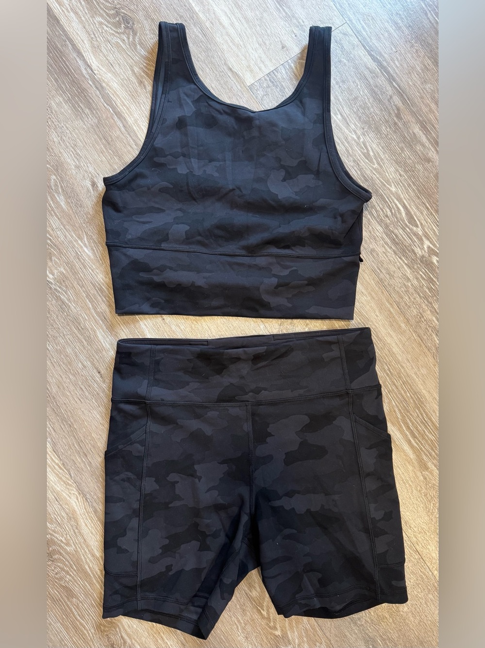 Lululemon Black Camo Matching Set Crop Bra and Biker Shorts size 10